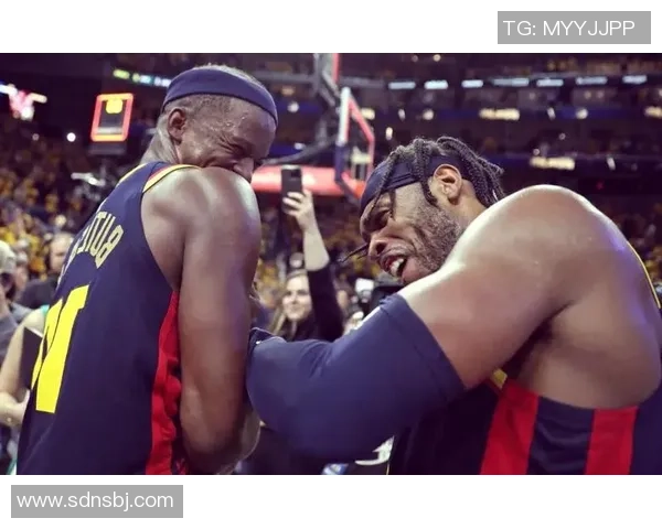 火箭队与勇士队激战正酣文字直播全程跟踪精彩瞬间